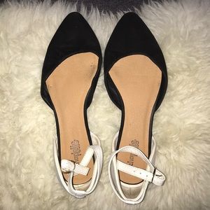 Cute black & white flats!